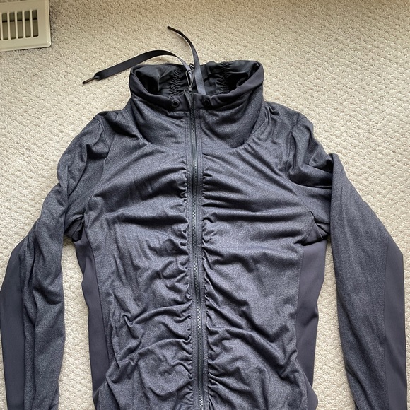 Reversible lululemon Tencel Jacket. Size 6. - Picture 4 of 4